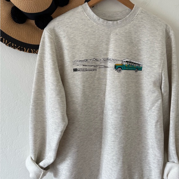 ✨ University of Alaska Museum of the North Graphic Sweatshirt Size Medium ✨ - Picture 4 of 7